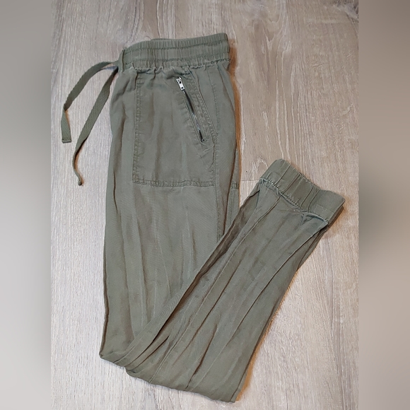 Garage Pants - ❌️SOLD❌️Olive green pants - lightweight cargo lounge wear pockets